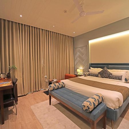 โฮเต็ล อมานทรา คอมฟอร์ท Hotel อุเดเปอร์ ภายนอก รูปภาพ