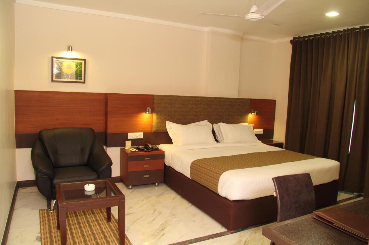 โฮเต็ล อมานทรา คอมฟอร์ท Hotel อุเดเปอร์ ภายนอก รูปภาพ