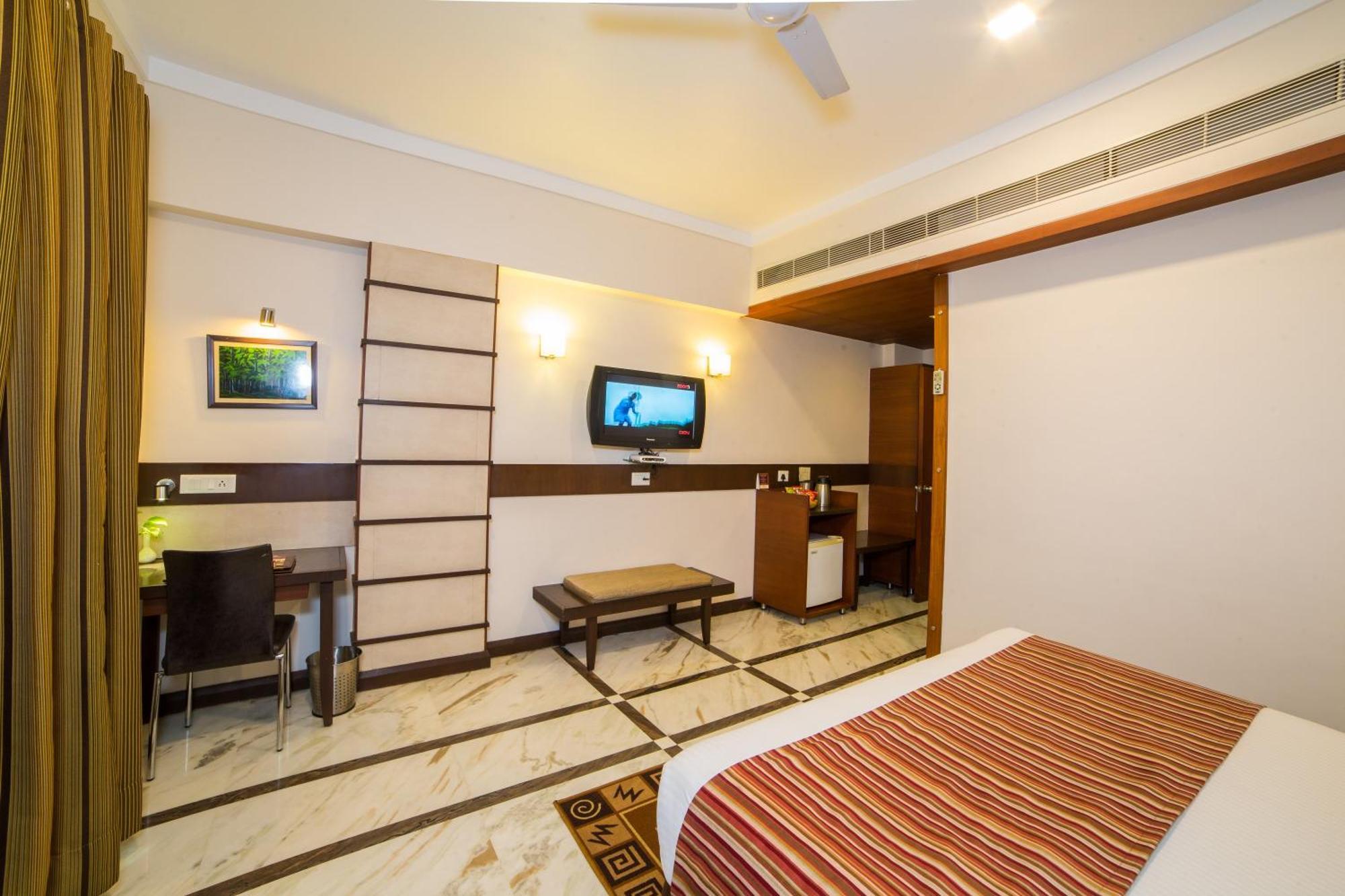 โฮเต็ล อมานทรา คอมฟอร์ท Hotel อุเดเปอร์ ภายนอก รูปภาพ