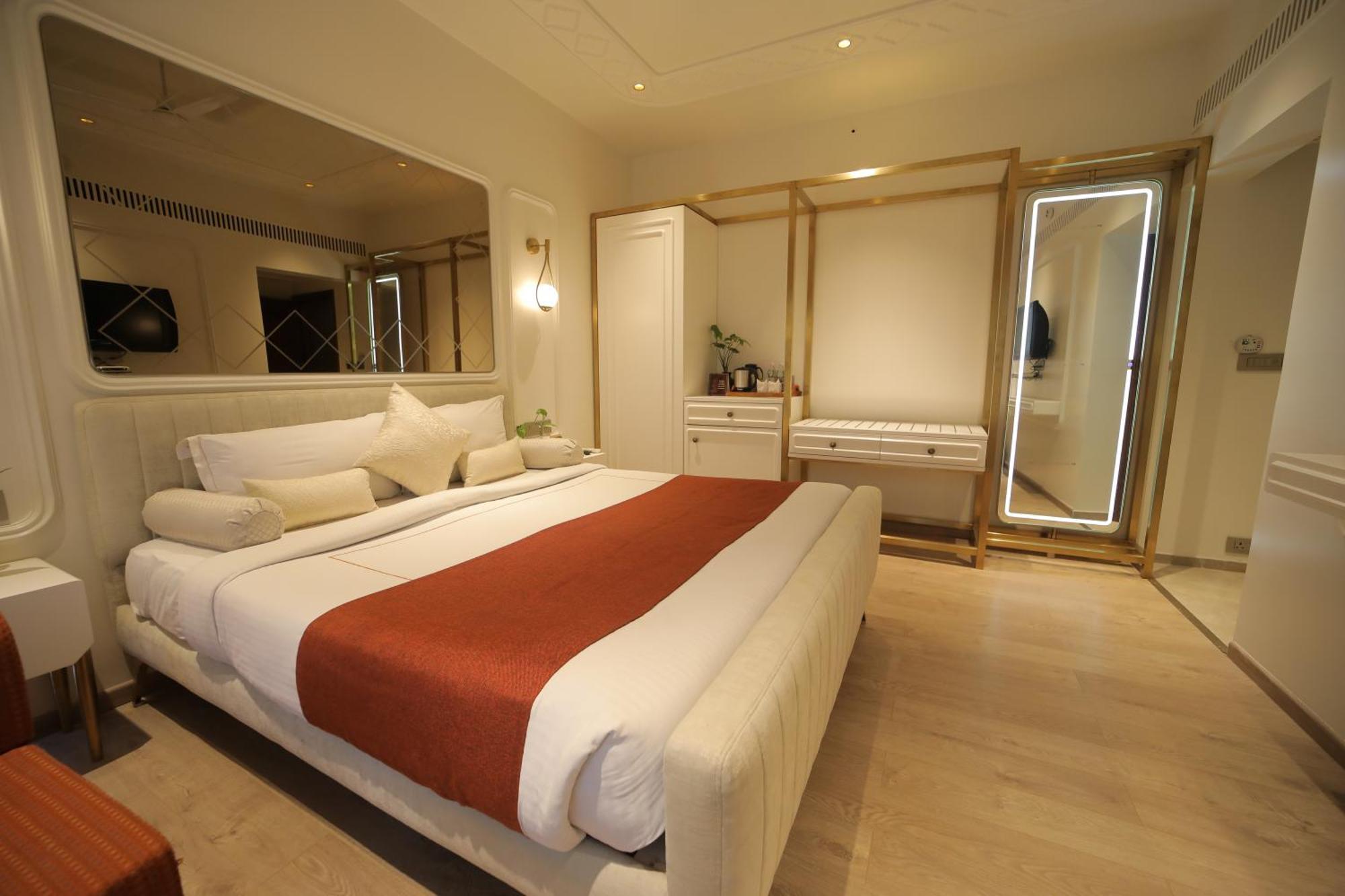 โฮเต็ล อมานทรา คอมฟอร์ท Hotel อุเดเปอร์ ภายนอก รูปภาพ
