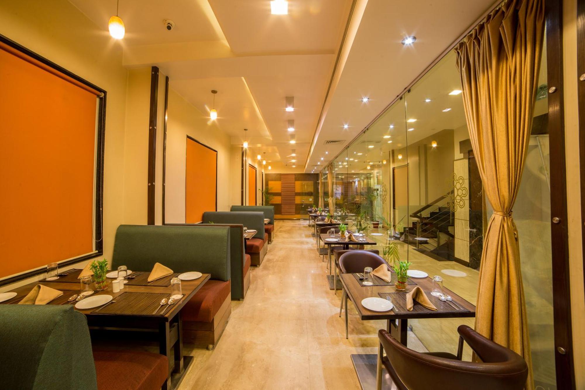 โฮเต็ล อมานทรา คอมฟอร์ท Hotel อุเดเปอร์ ภายนอก รูปภาพ