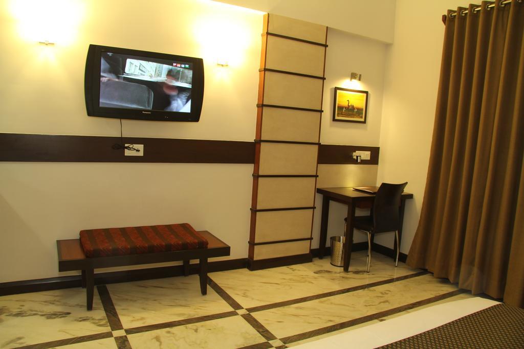 โฮเต็ล อมานทรา คอมฟอร์ท Hotel อุเดเปอร์ ภายนอก รูปภาพ