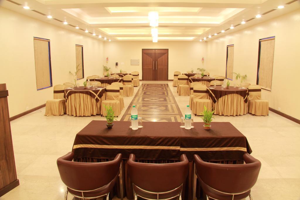 โฮเต็ล อมานทรา คอมฟอร์ท Hotel อุเดเปอร์ ภายนอก รูปภาพ