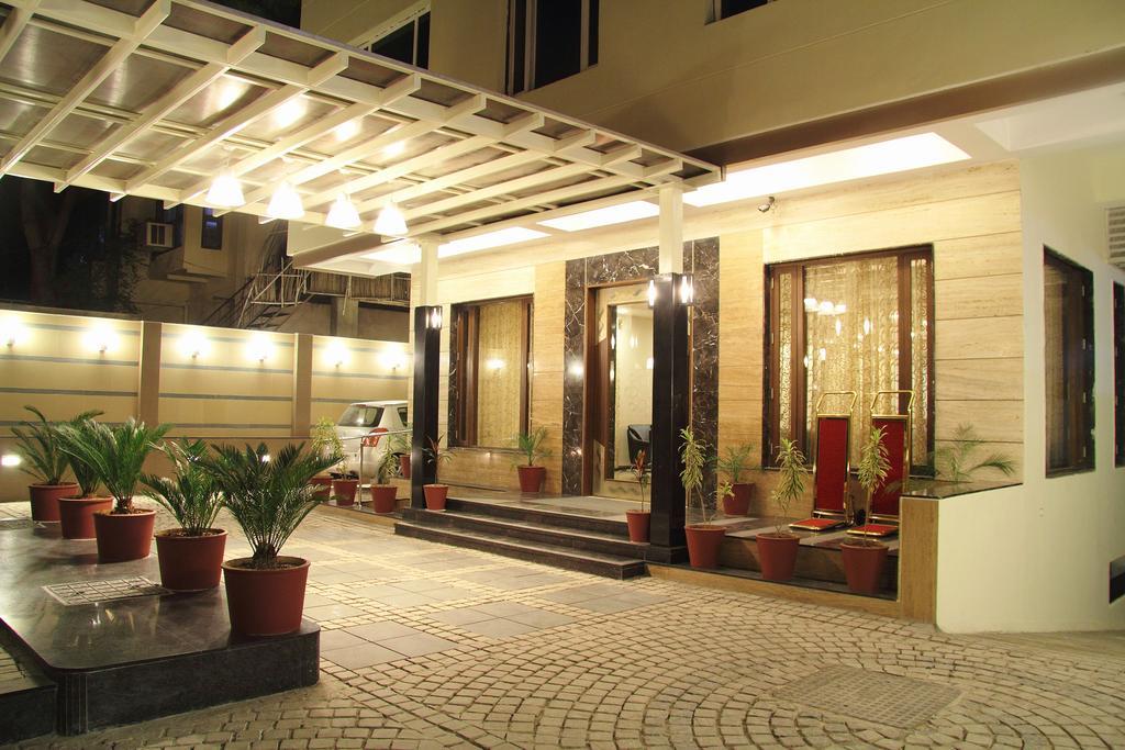 โฮเต็ล อมานทรา คอมฟอร์ท Hotel อุเดเปอร์ ภายนอก รูปภาพ