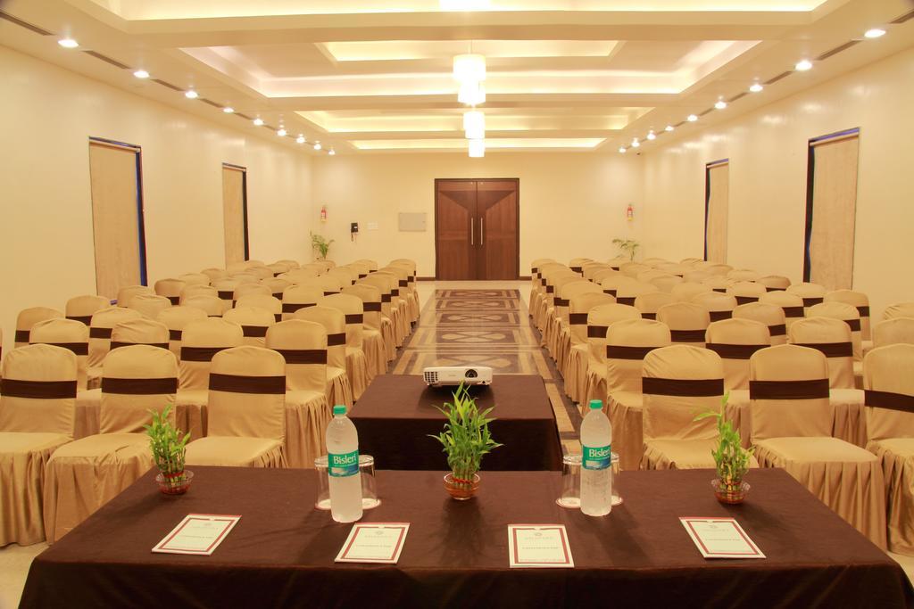 โฮเต็ล อมานทรา คอมฟอร์ท Hotel อุเดเปอร์ ภายนอก รูปภาพ