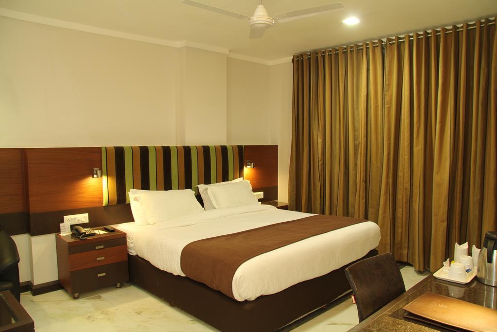โฮเต็ล อมานทรา คอมฟอร์ท Hotel อุเดเปอร์ ภายนอก รูปภาพ