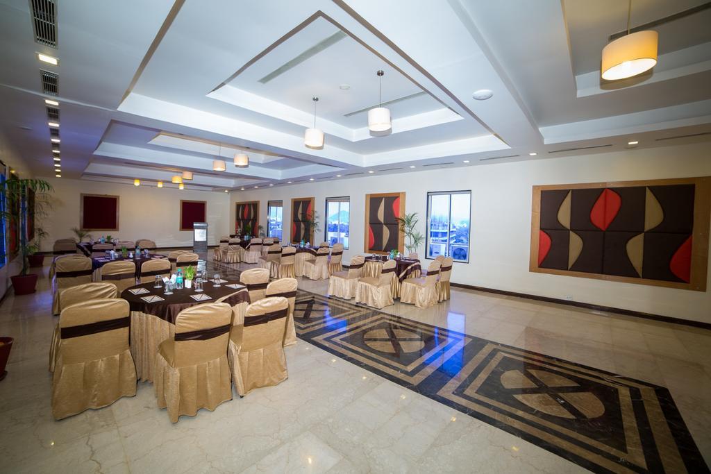 โฮเต็ล อมานทรา คอมฟอร์ท Hotel อุเดเปอร์ ภายนอก รูปภาพ