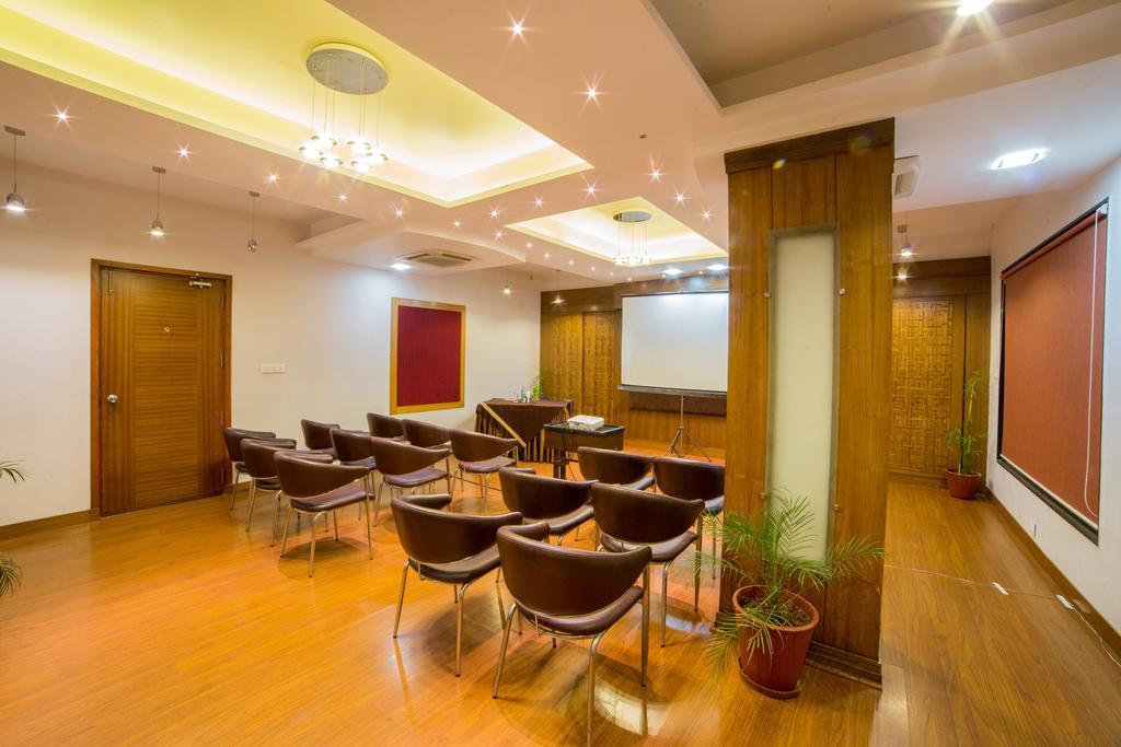 โฮเต็ล อมานทรา คอมฟอร์ท Hotel อุเดเปอร์ ภายนอก รูปภาพ