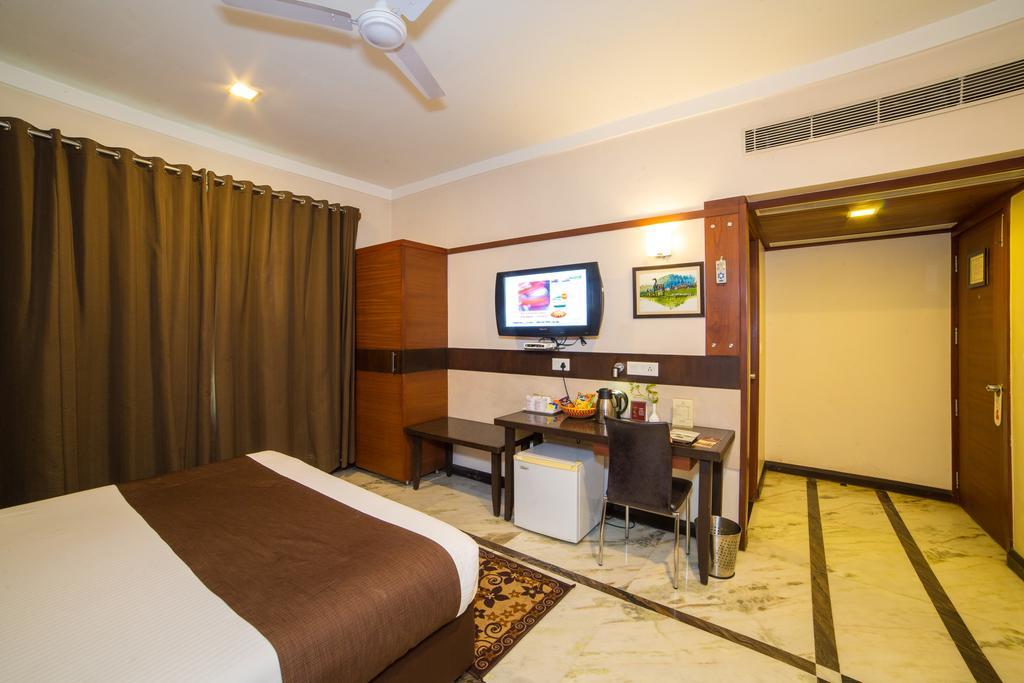 โฮเต็ล อมานทรา คอมฟอร์ท Hotel อุเดเปอร์ ภายนอก รูปภาพ