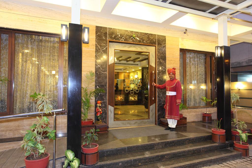 โฮเต็ล อมานทรา คอมฟอร์ท Hotel อุเดเปอร์ ภายนอก รูปภาพ