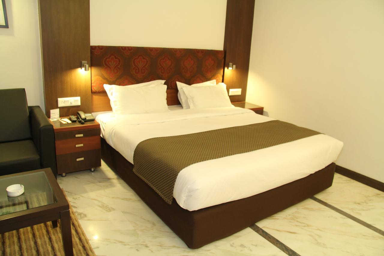 โฮเต็ล อมานทรา คอมฟอร์ท Hotel อุเดเปอร์ ภายนอก รูปภาพ
