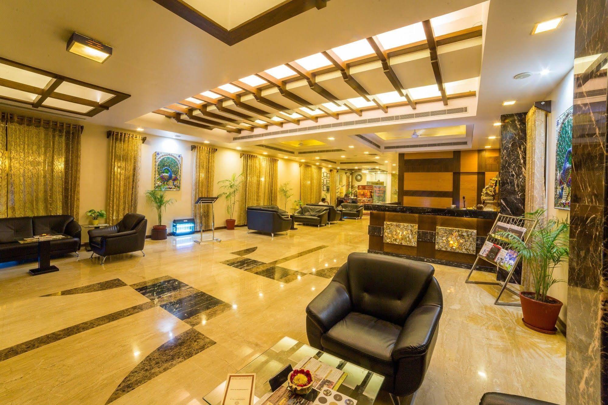 โฮเต็ล อมานทรา คอมฟอร์ท Hotel อุเดเปอร์ ภายนอก รูปภาพ